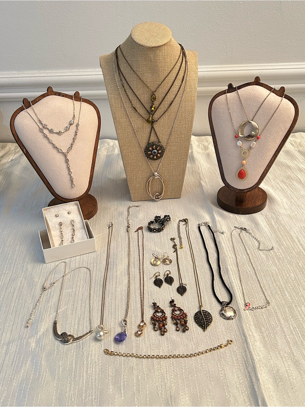 Avon Jewelry Bundle 22 Pieces
